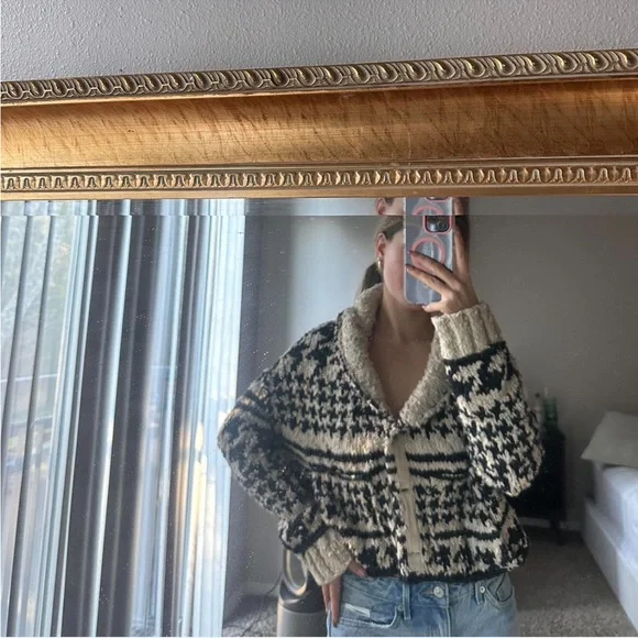 Black and White Knit Cardigan - Picture 3 of 3